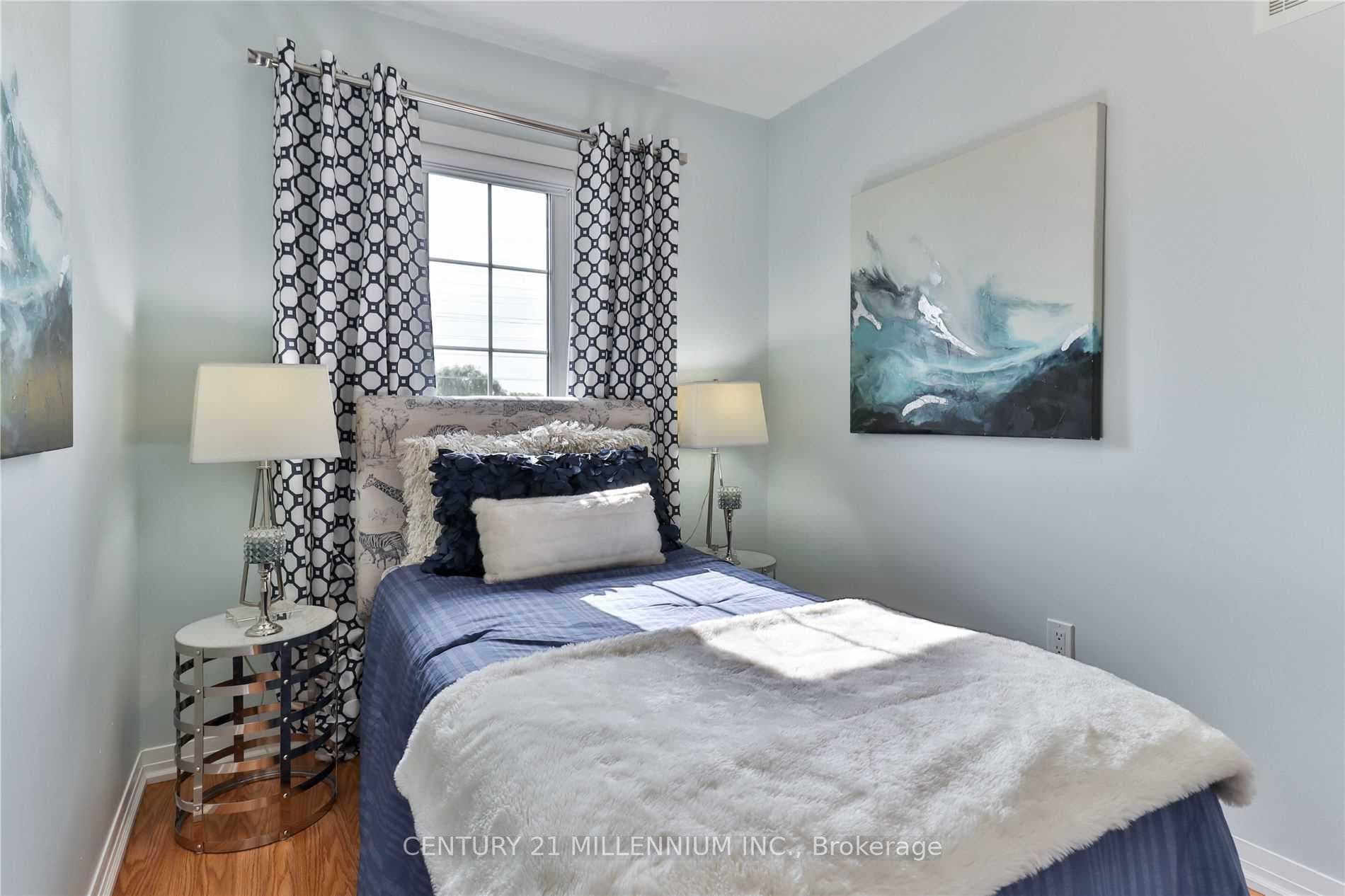 496 Rossland Road photo 22