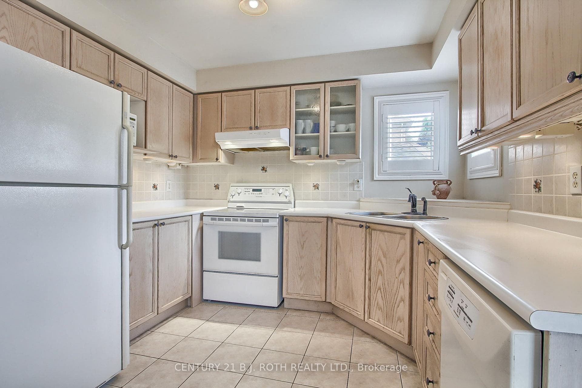 263 Paxton Crescent photo 13