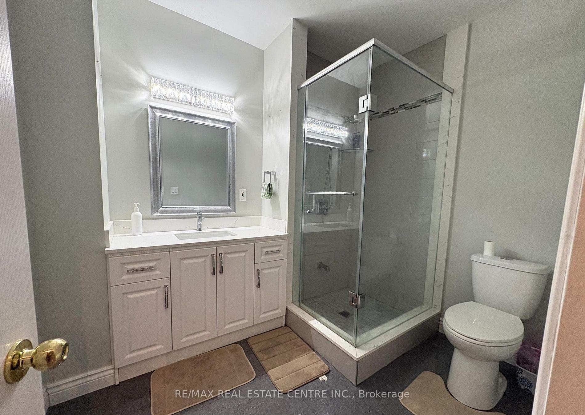 105 Wales Avenue photo 10