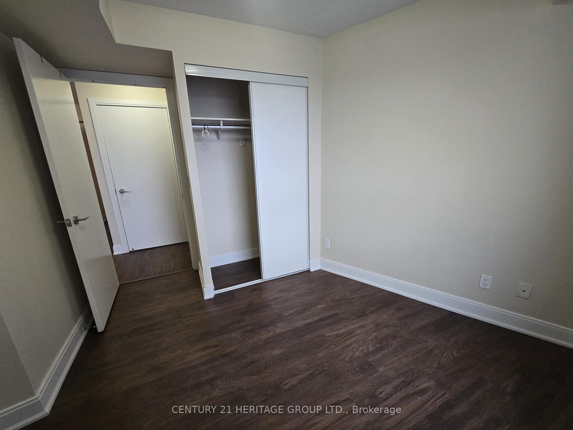 125 Village Green Square Unit 1511 photo 25