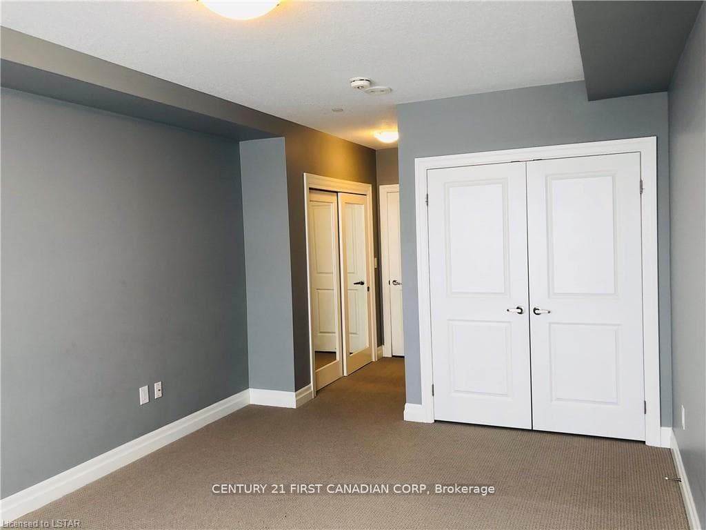 260 VILLAGEWALK Boulevard Unit 608 photo 33