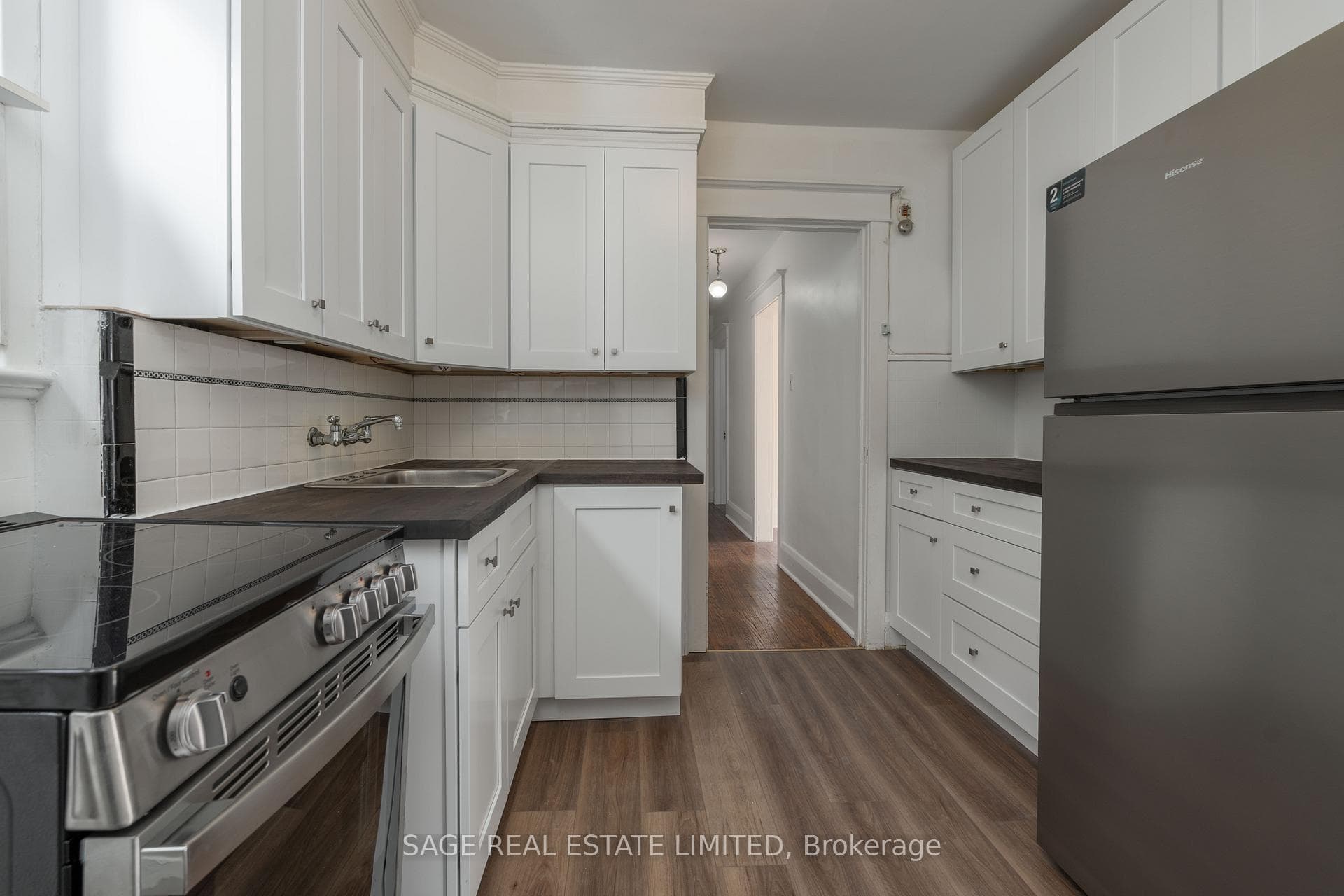 764 Coxwell Avenue Unit A photo 3