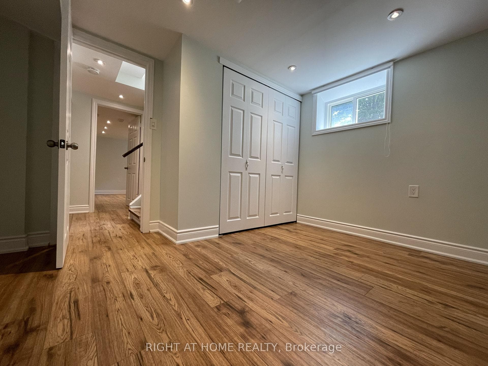 230 Martin Grove Road photo 21