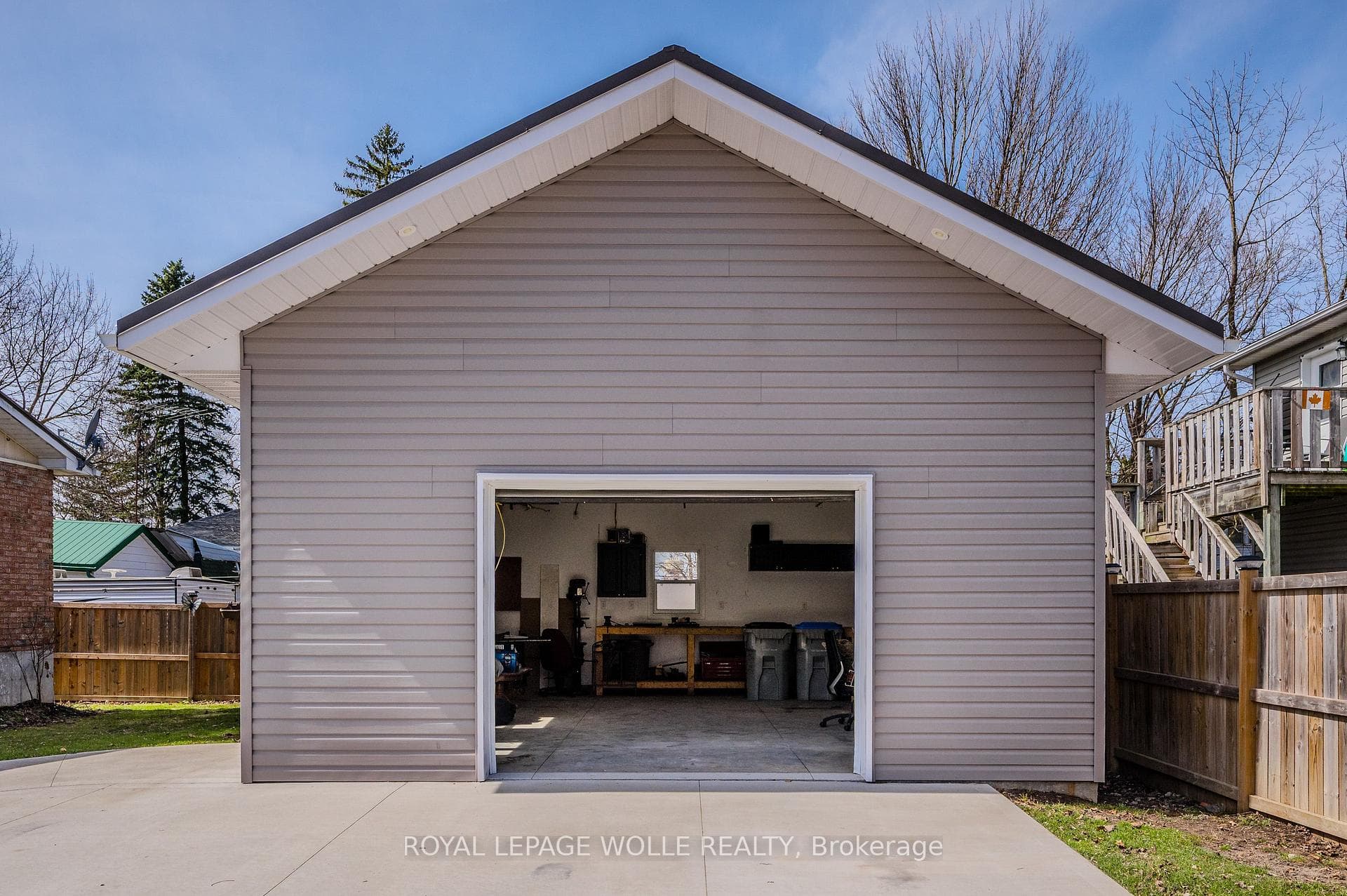 Garage/Shop with Heat & Hydro