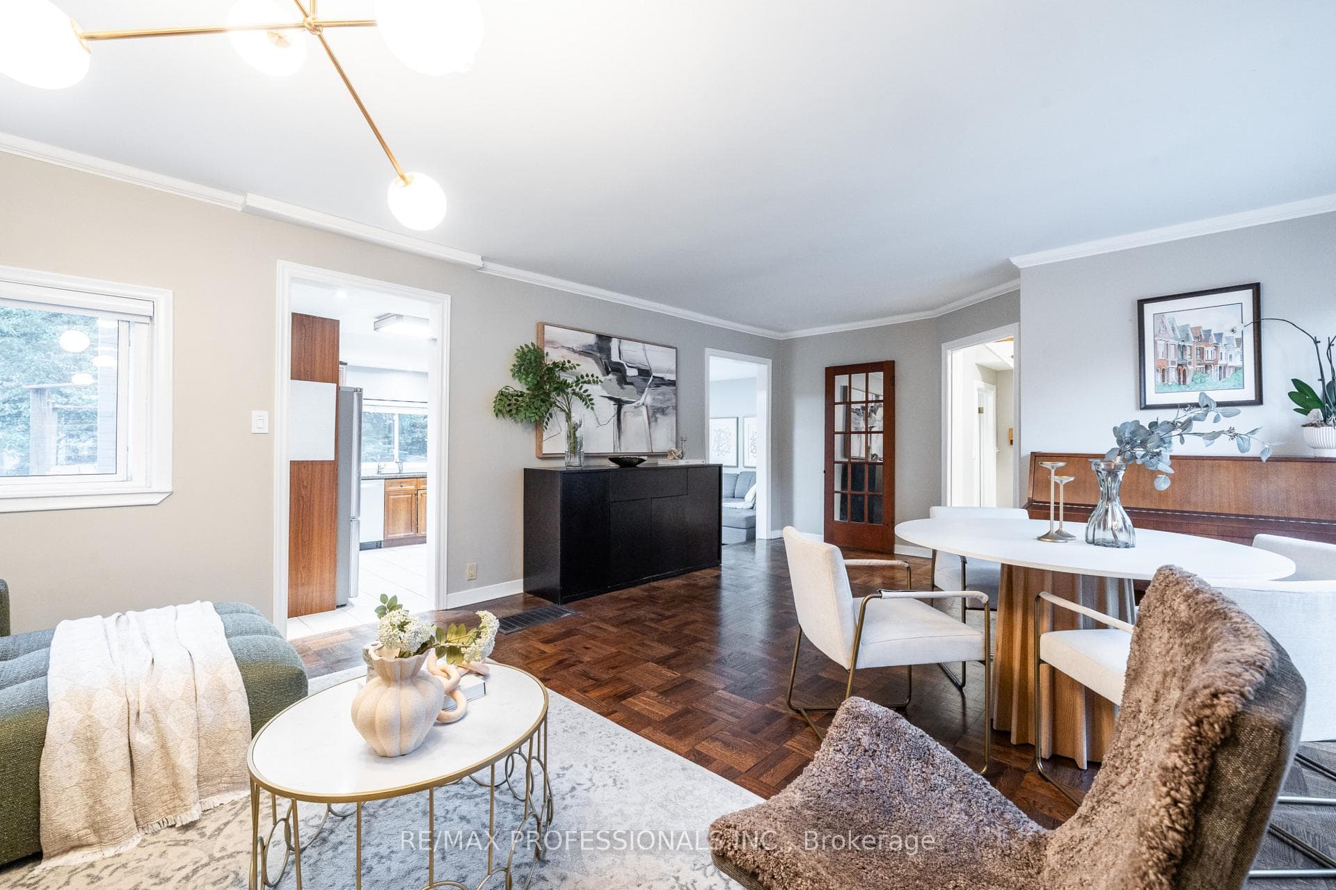 4625 Dundas Street photo 10