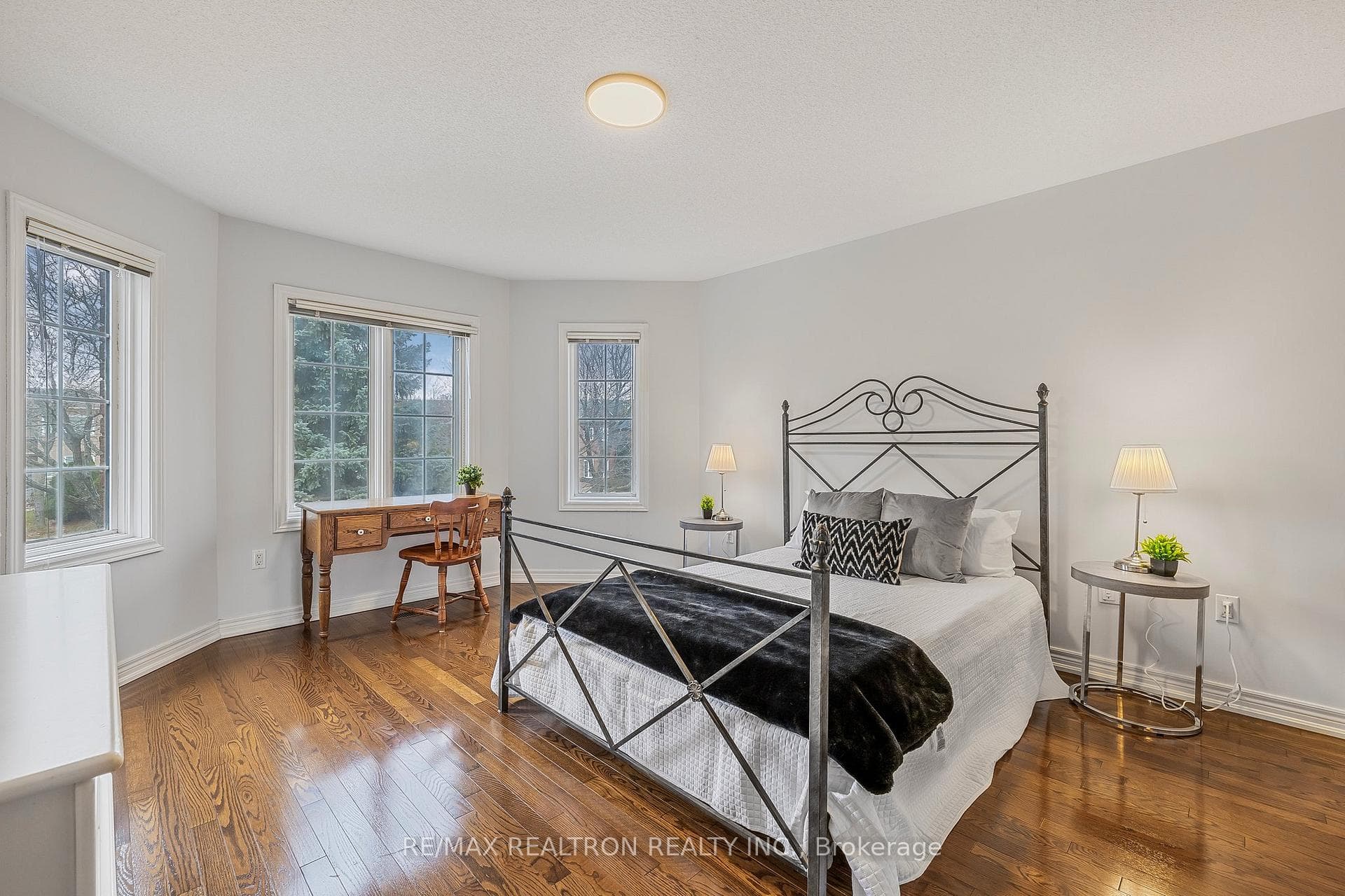 83 Emerald Garden Court photo 26