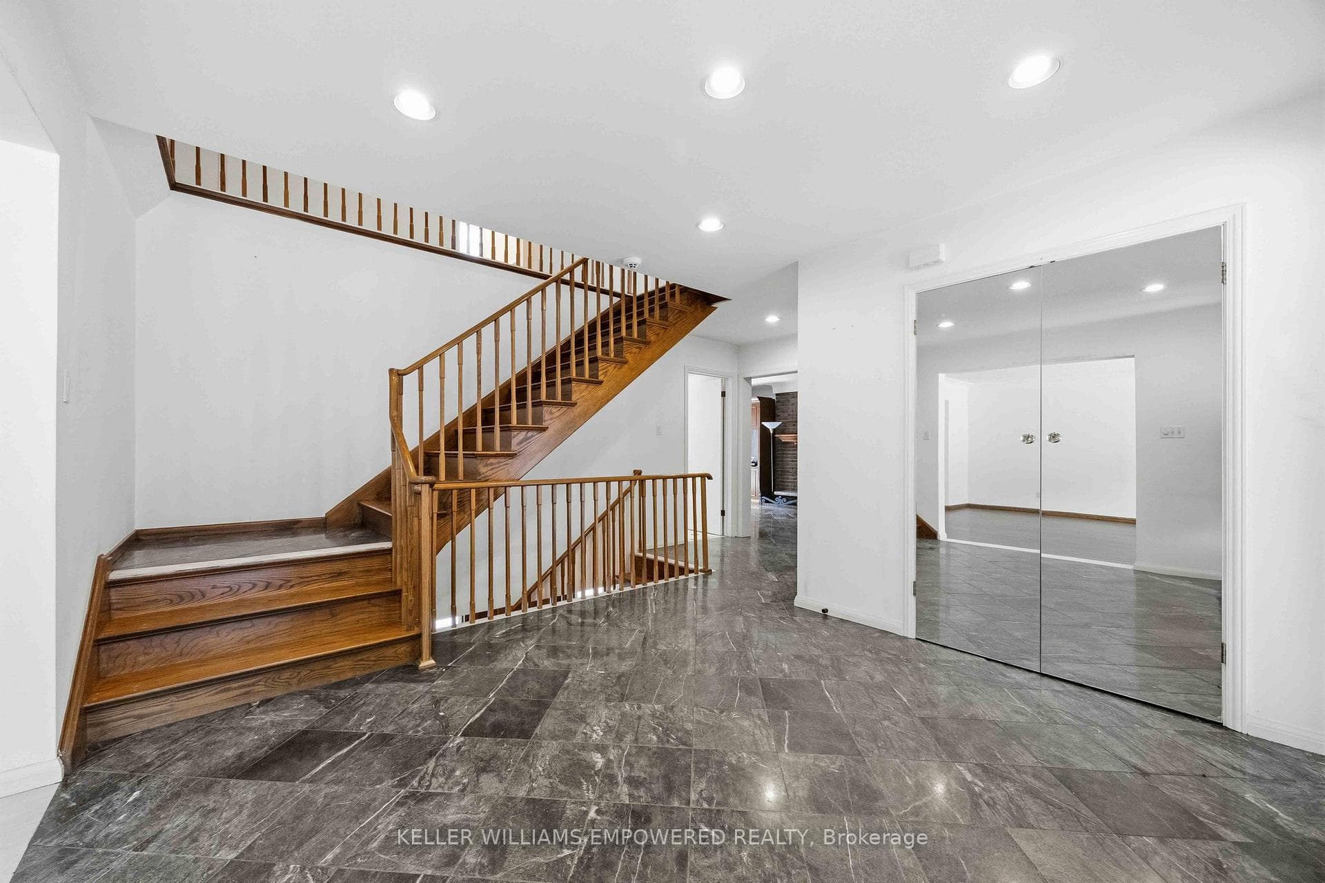 4 Strath Humber Court photo 3
