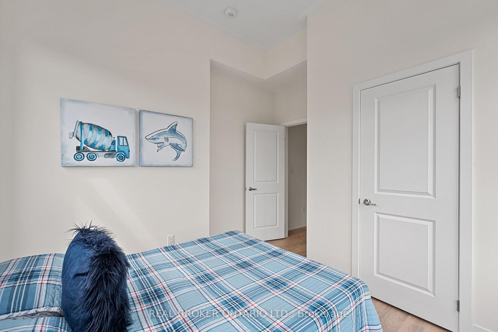 21 Boundary Boulevard photo 34