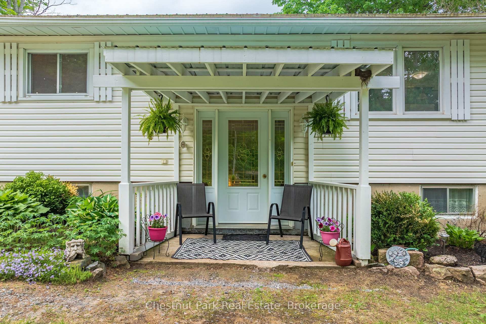 379 Gables Road photo 6