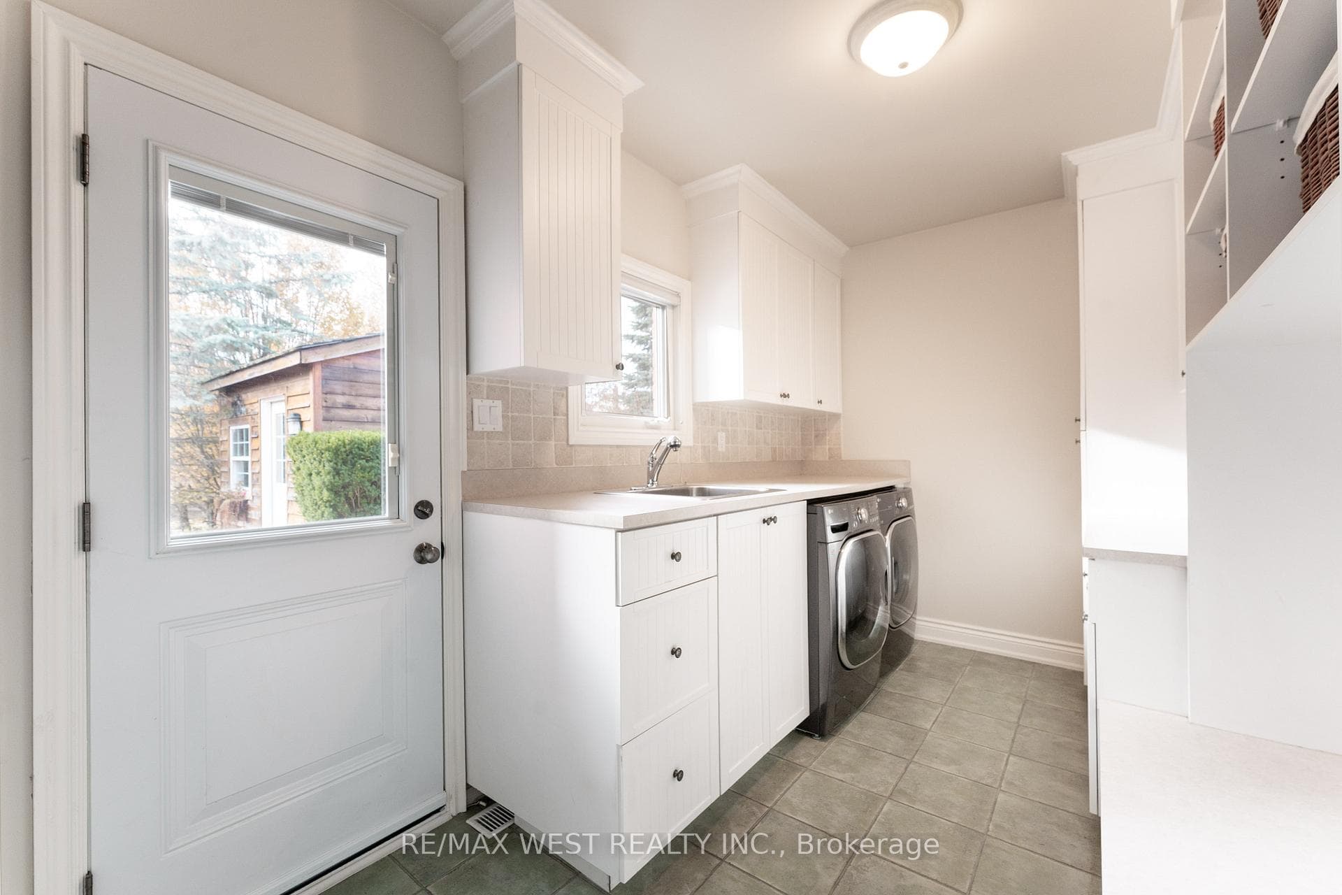 18 Harrowsmith Place photo 17
