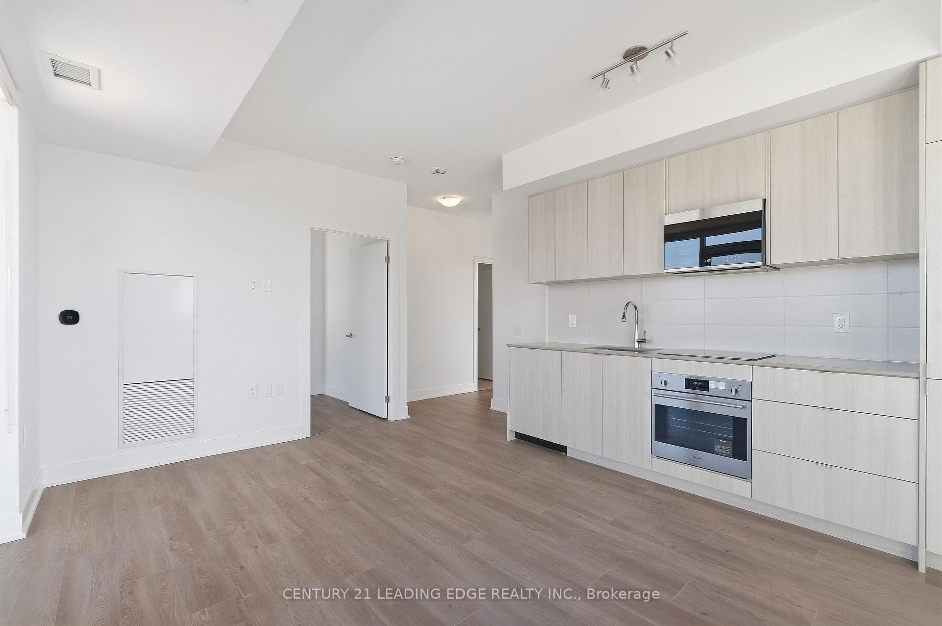 2088 James Street Unit 910 photo 5