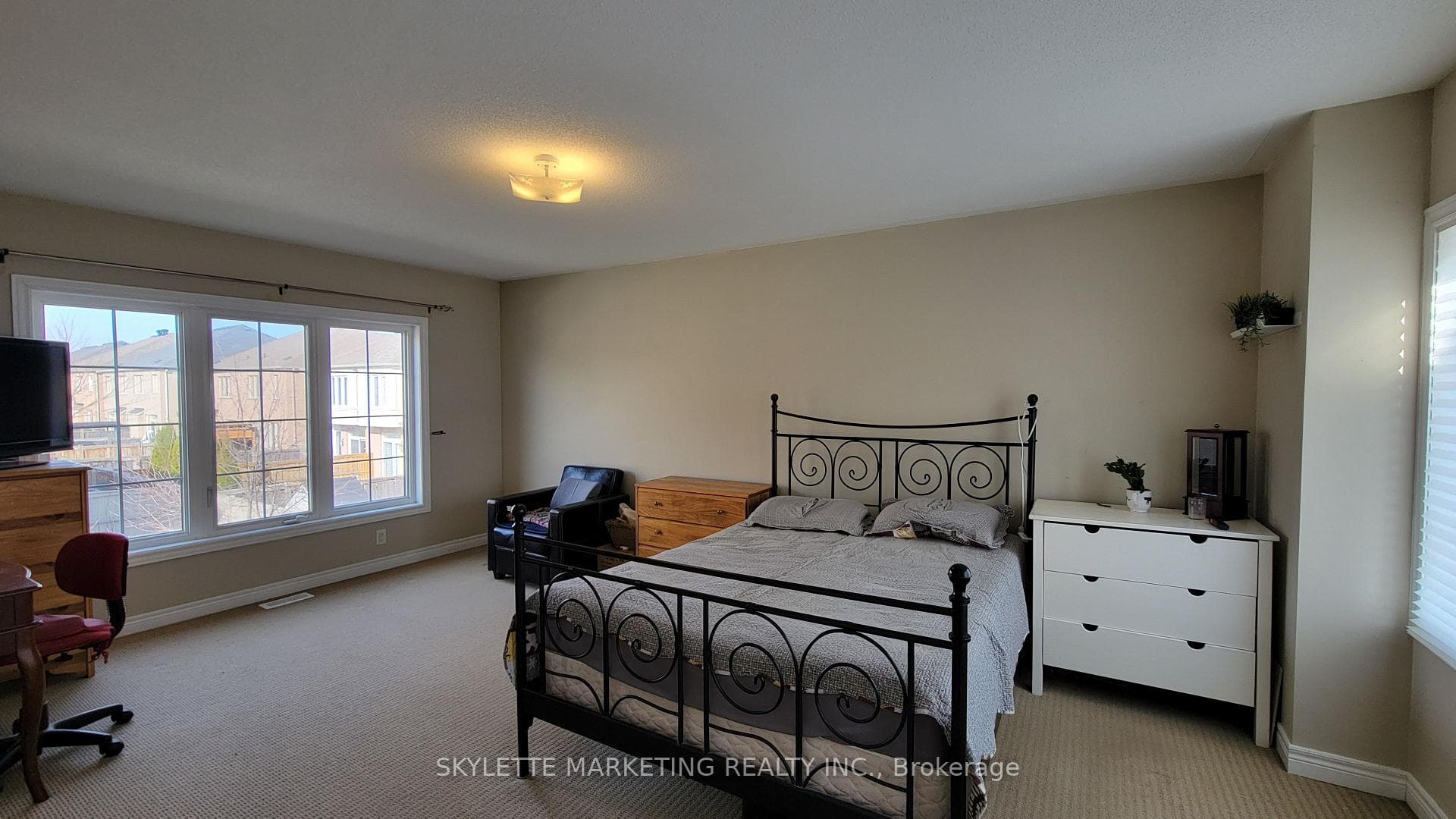 116 Yakefarm Boulevard photo 13