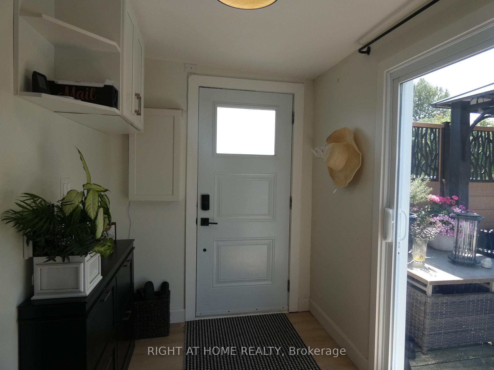 407 KING Street photo 15