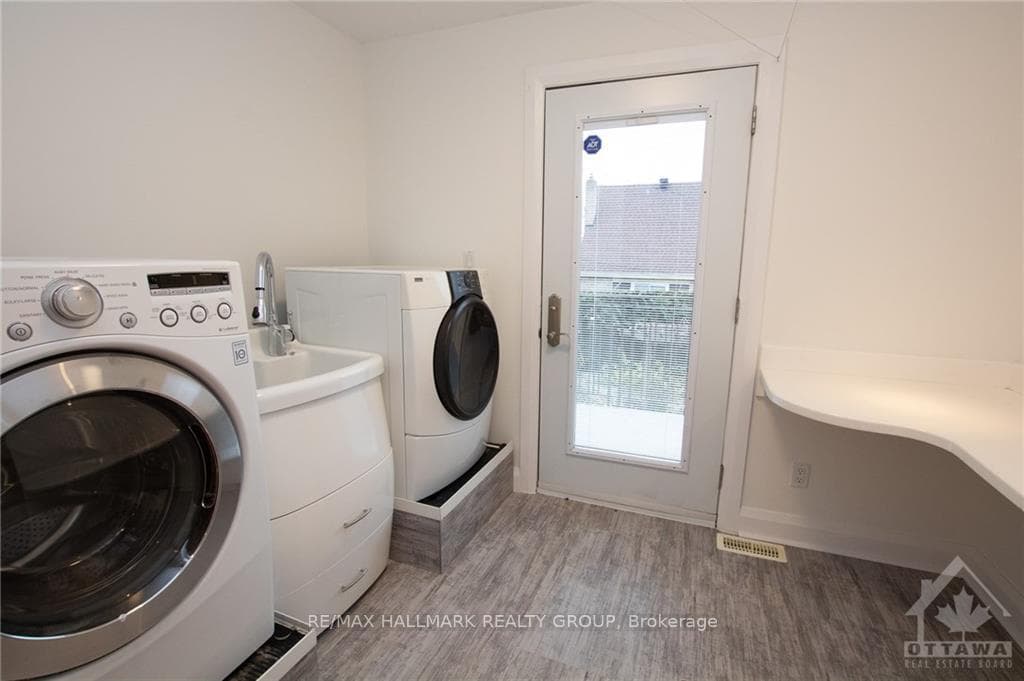 26 WAYLING Avenue photo 18