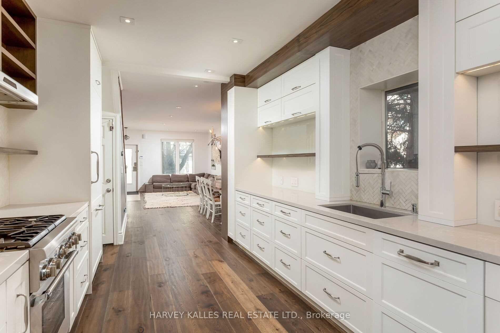 411 Dupont Street photo 11