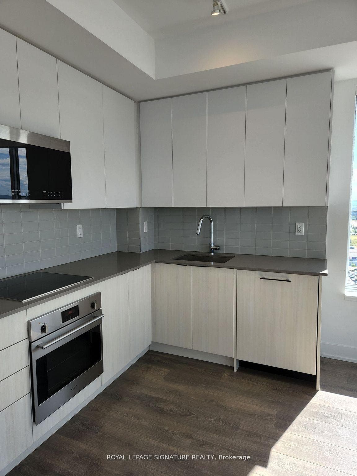 297 Oakwalk Drive Unit 2004 photo 25