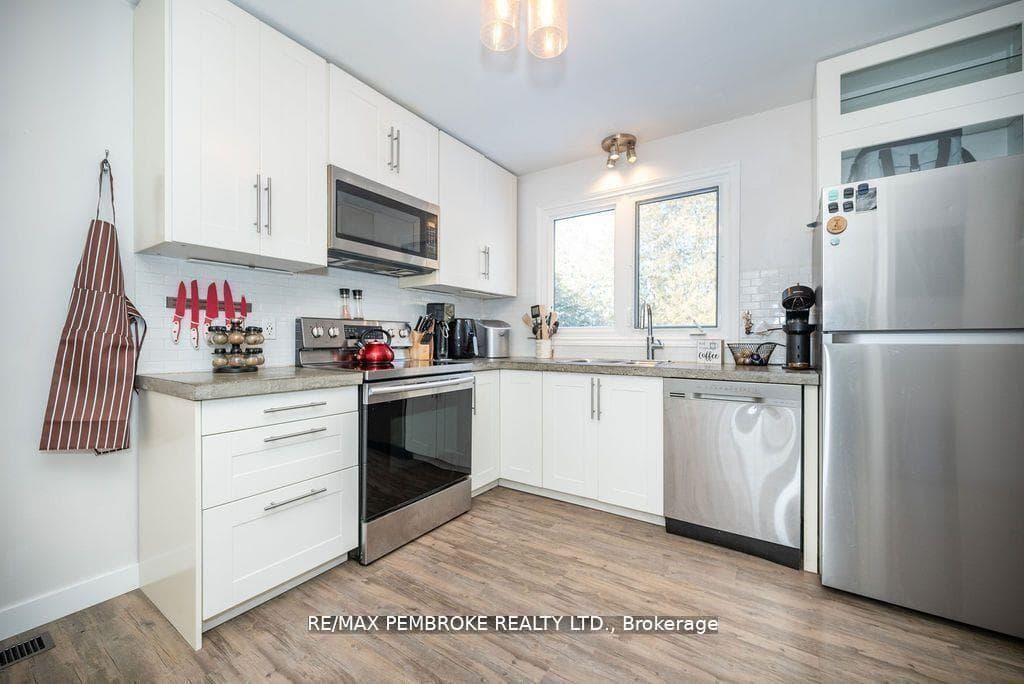 13 Highland Crescent photo 6