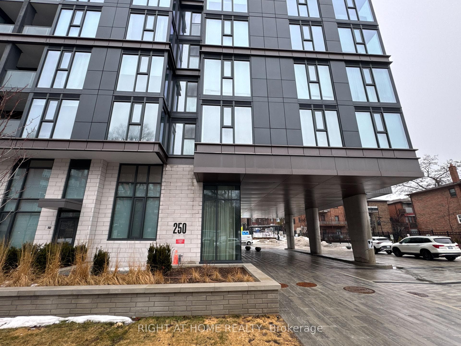 250 Lawrence Avenue Unit 314 photo 2
