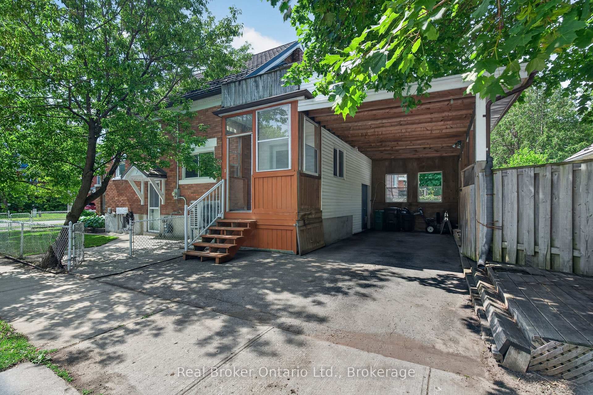2 Herlan Avenue photo 5