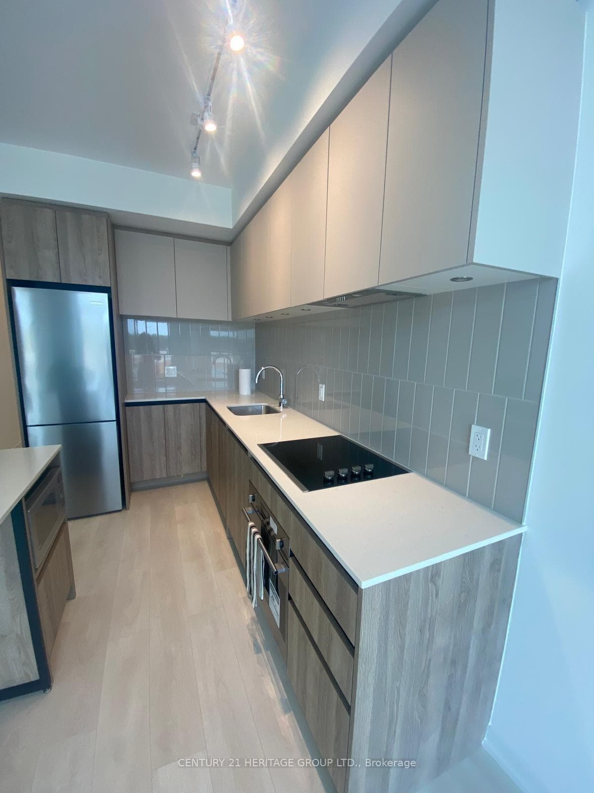 8 Beverley Glen Boulevard Unit 803 photo 5