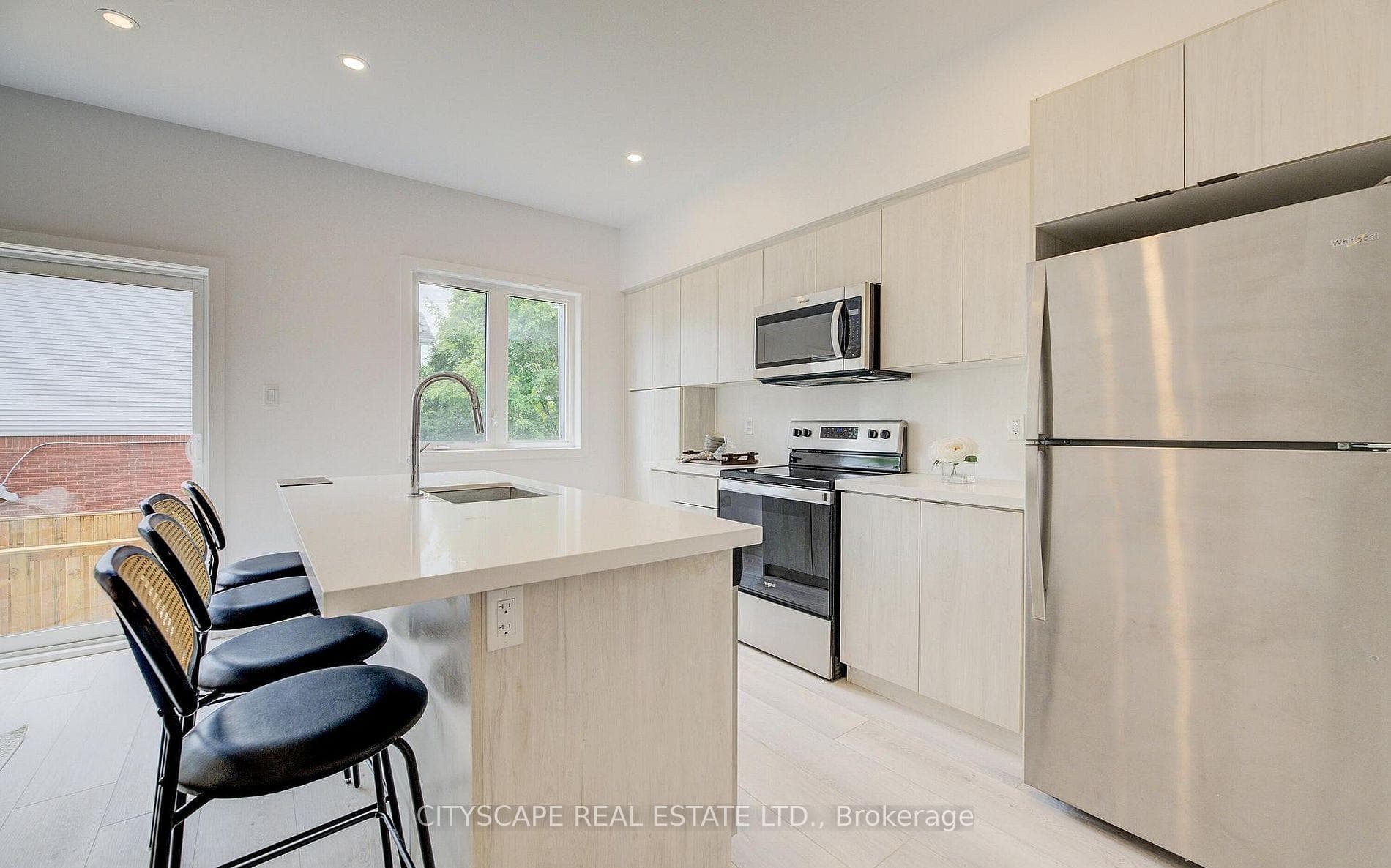 416 Dundas Street Unit 13 photo 25