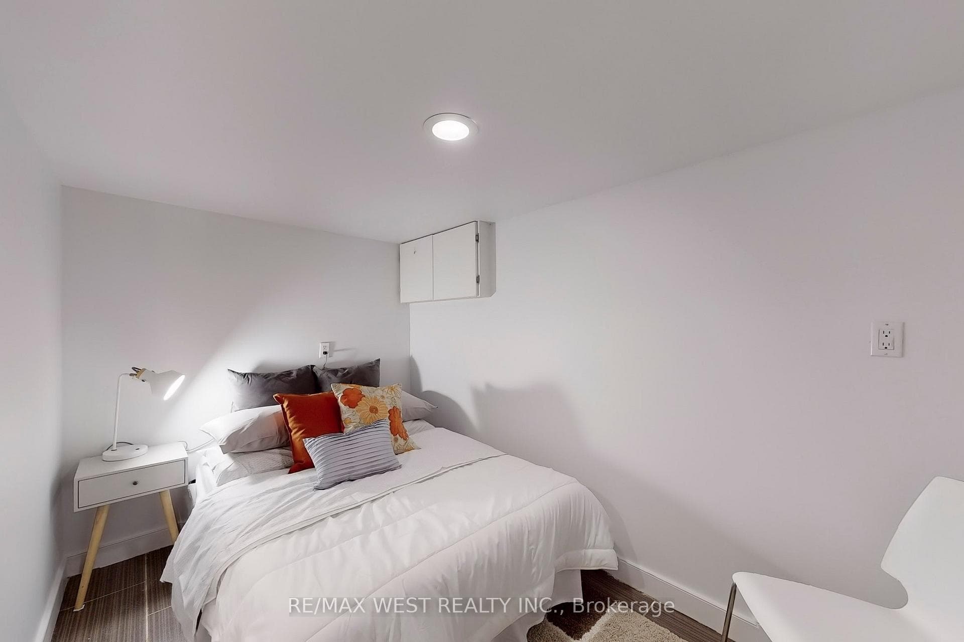 540 Roxton Road photo 28