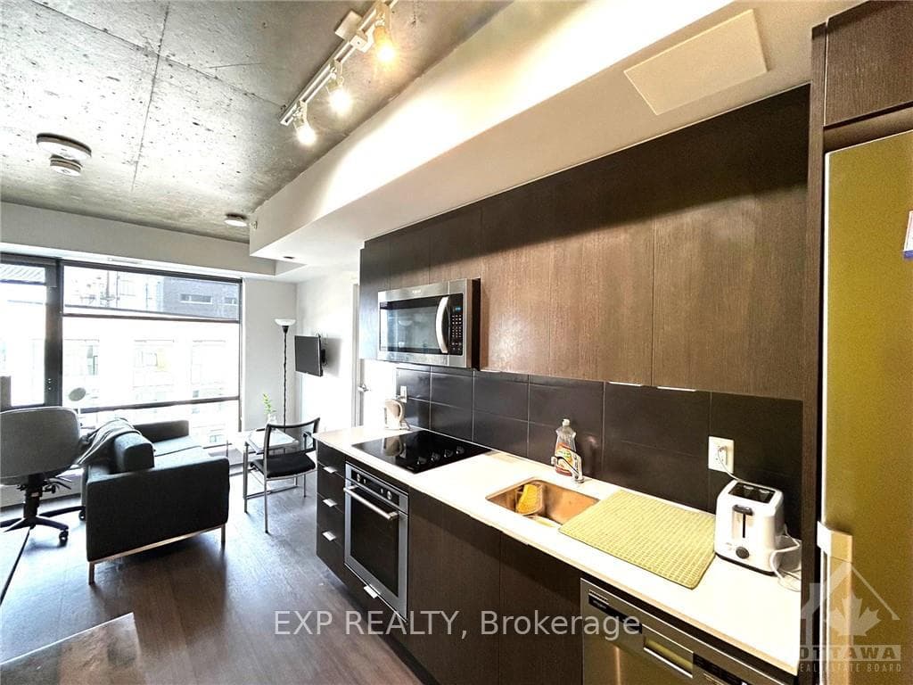 105 CHAMPAGNE Avenue Unit 1817 photo 9