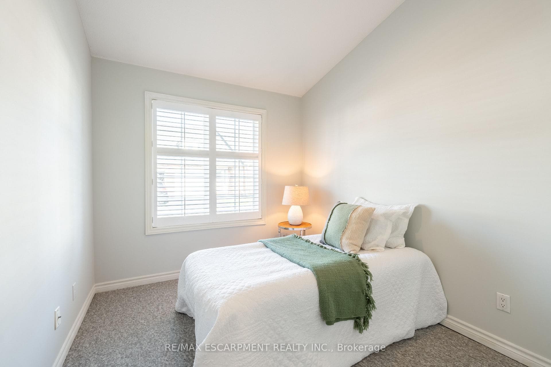 222 Fellowes Crescent Unit 11 photo 25
