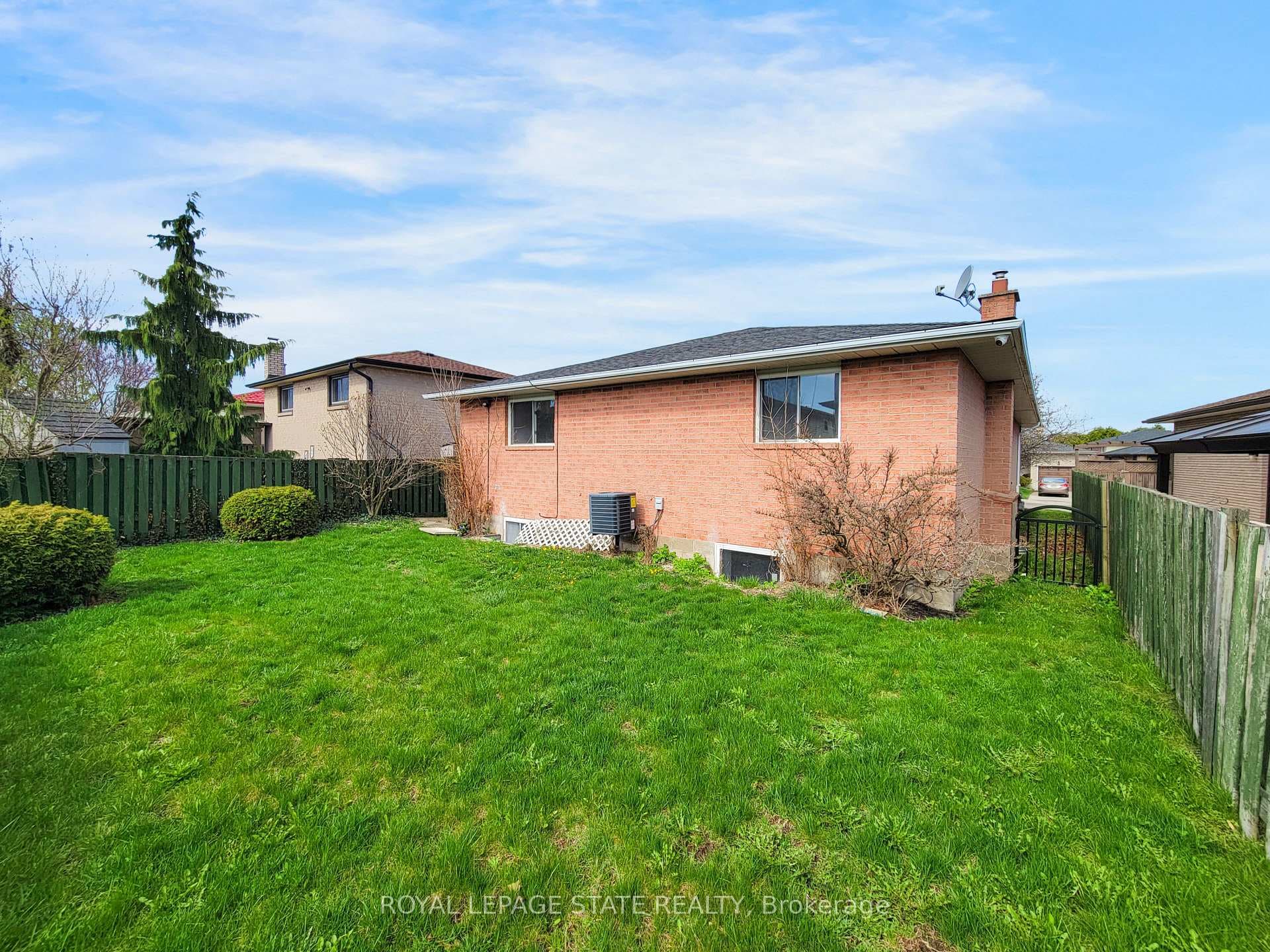 216 Ravenbury Drive photo 29