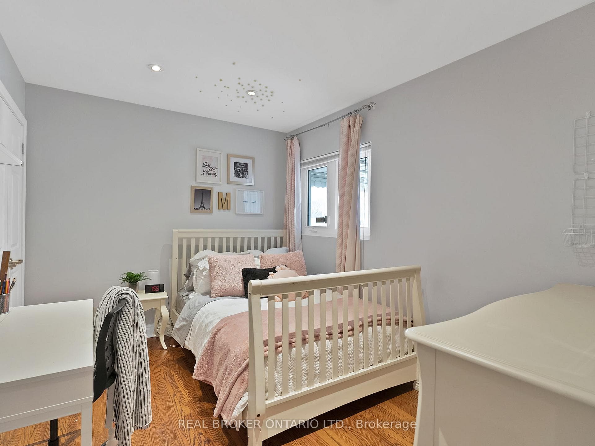 26 Deanefield Crescent photo 12