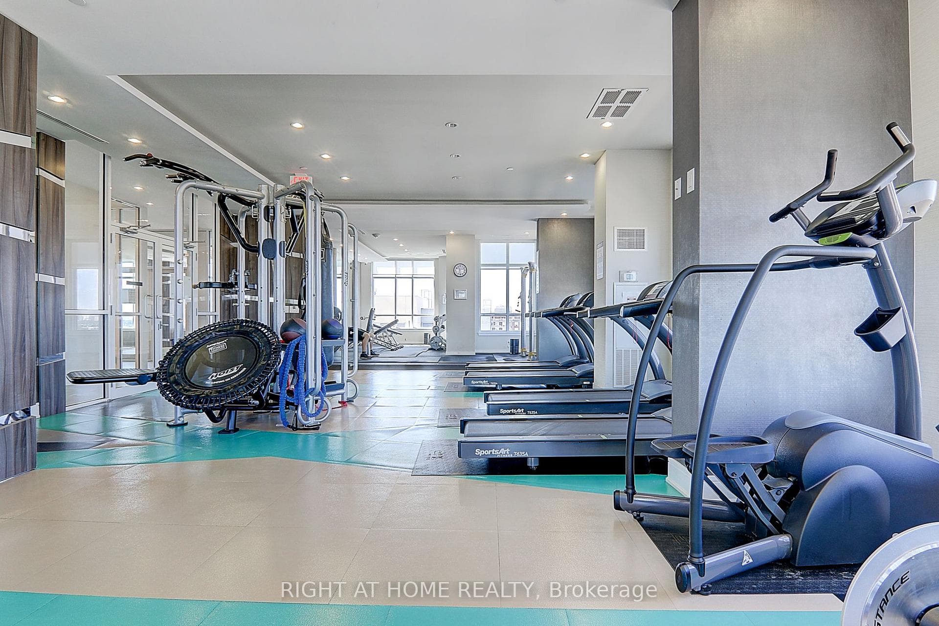 9201 YONGE Street Unit 205 photo 31