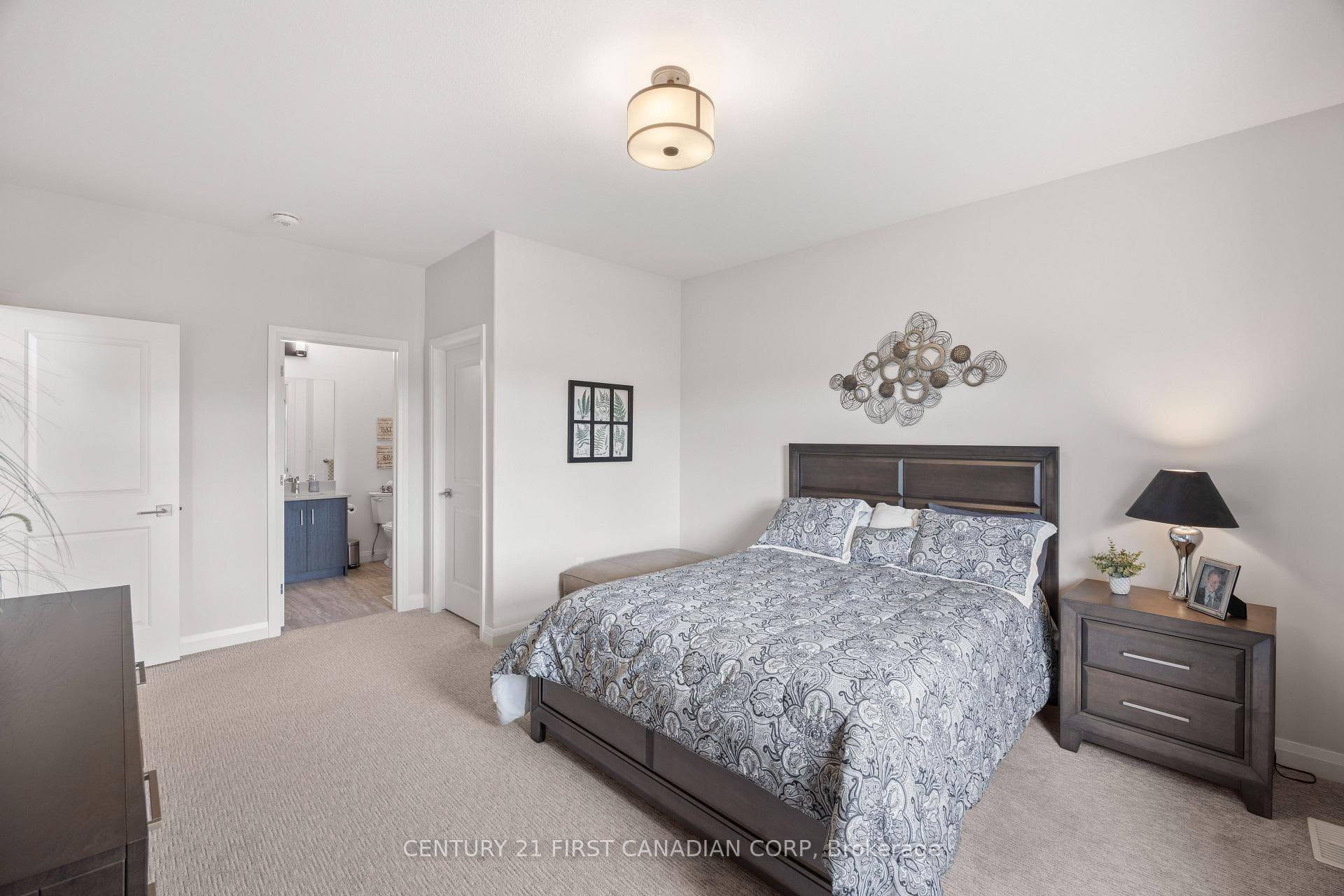 100 Rowe Avenue photo 24