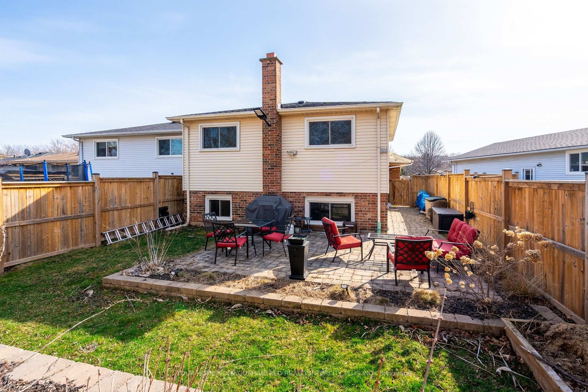 84 Sandra Crescent photo 30