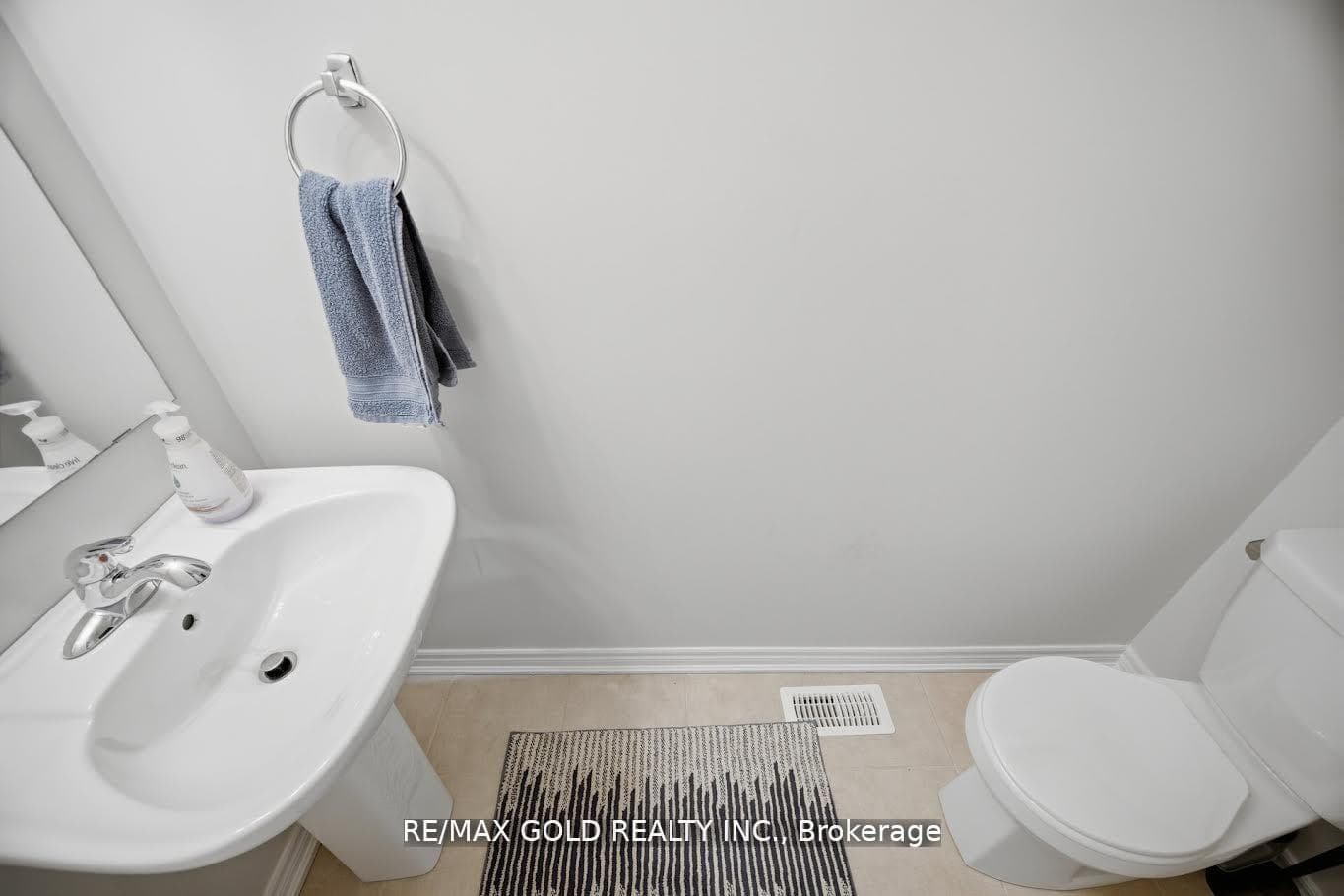30 Mia Drive Unit 2 photo 16