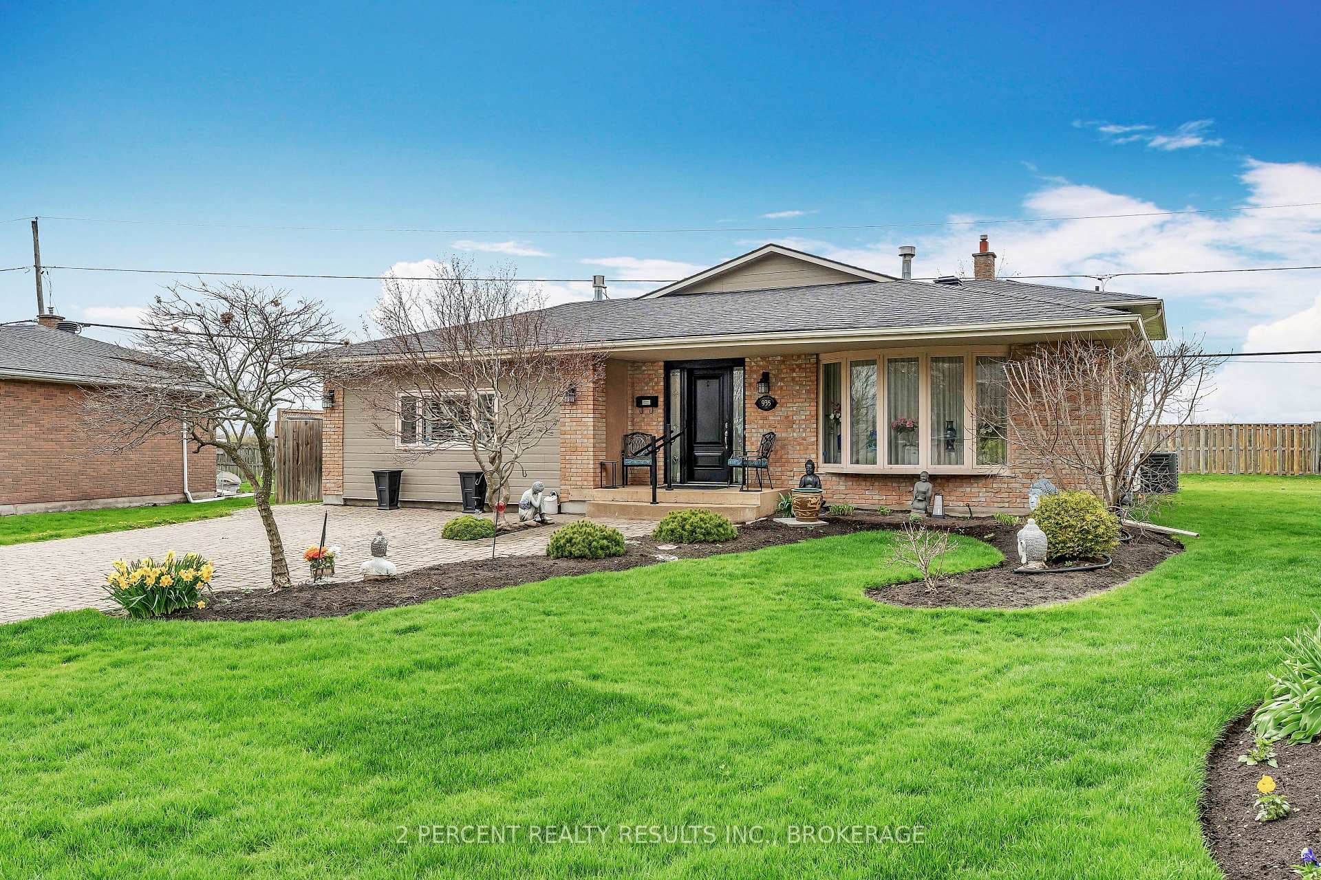935 Brodie Avenue photo 4