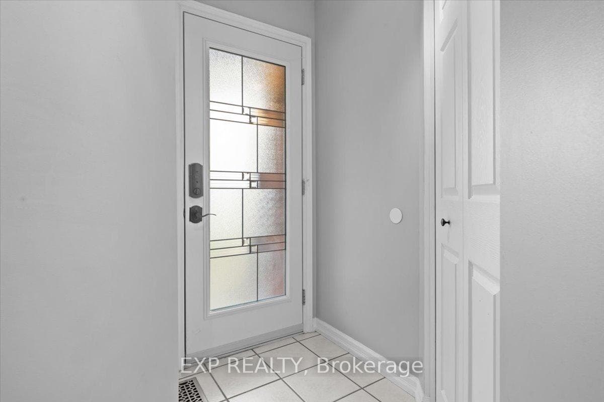 851 Beauregard Crescent photo 2