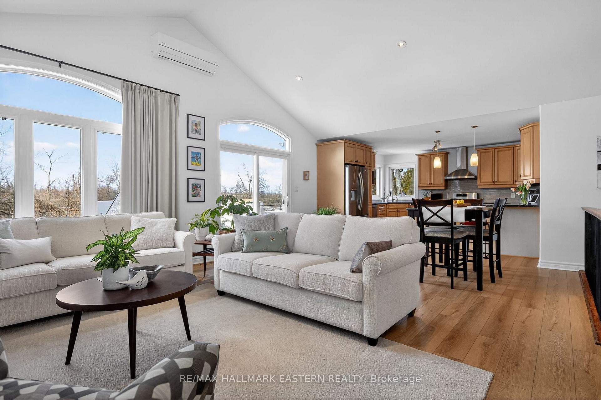 120 Victoria Drive photo 8