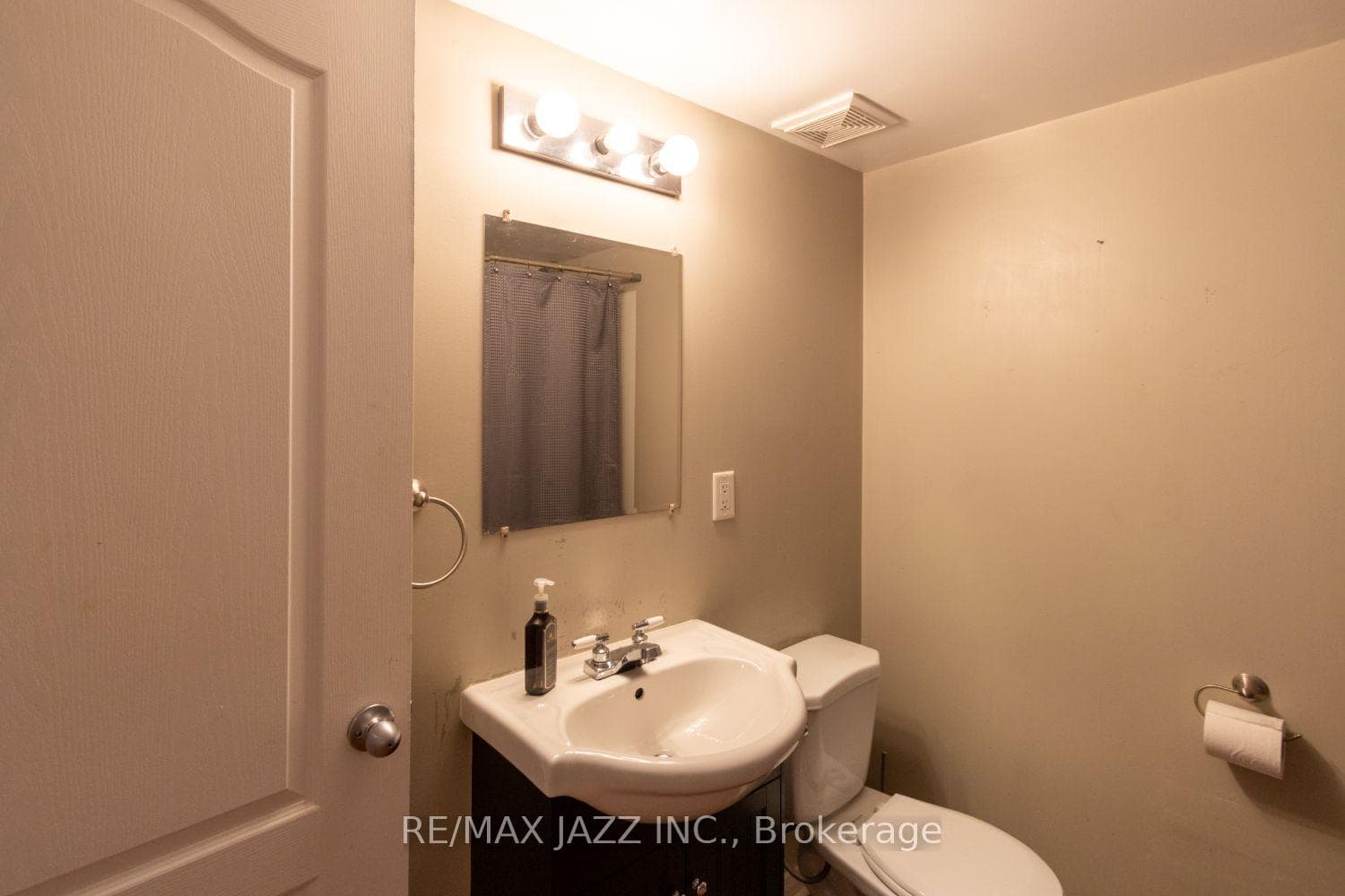 6 Rosswell Drive Unit Lower photo 14