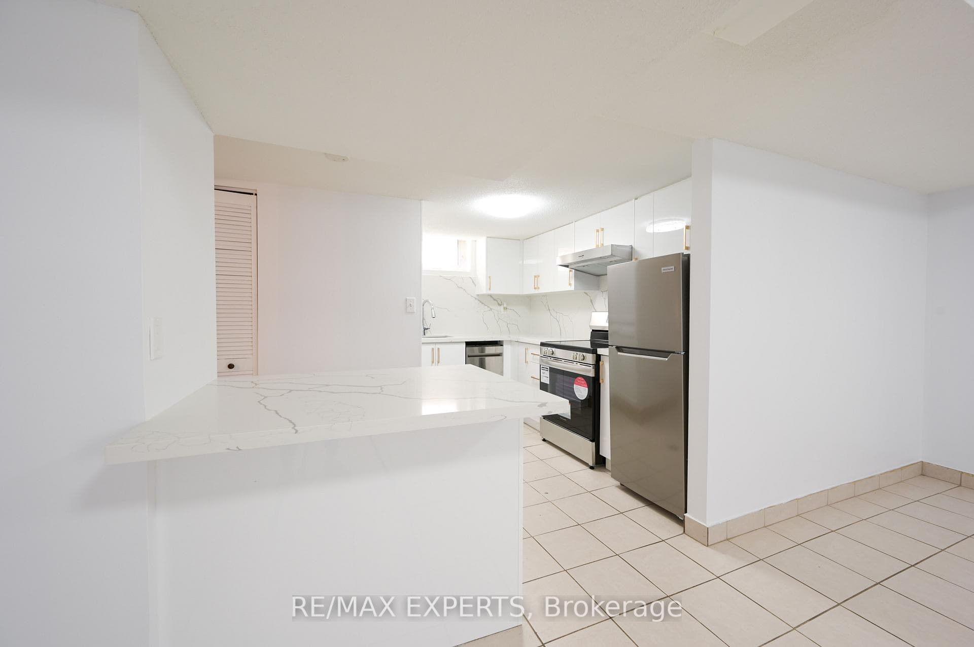 59 Silver Arrow Crescent Unit Bsmt photo 16