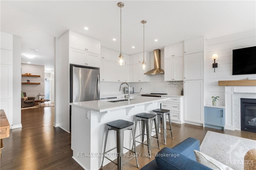 291 AVRO Circle photo 8