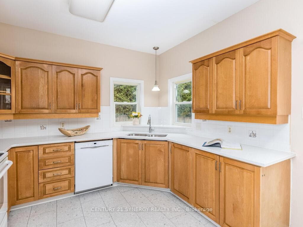 Big bright kitchen with 2 windows by the sink!
