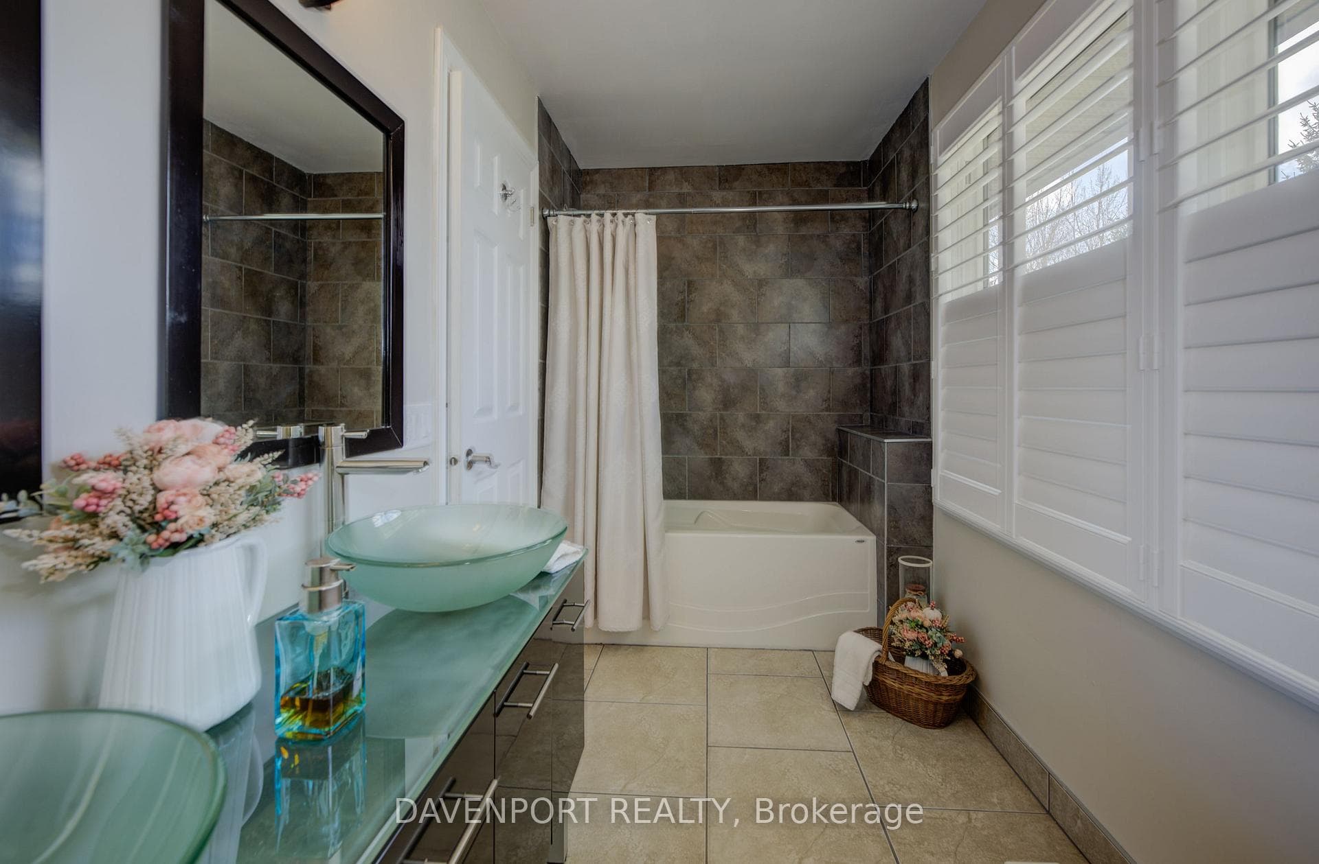 341 Henry Street photo 28