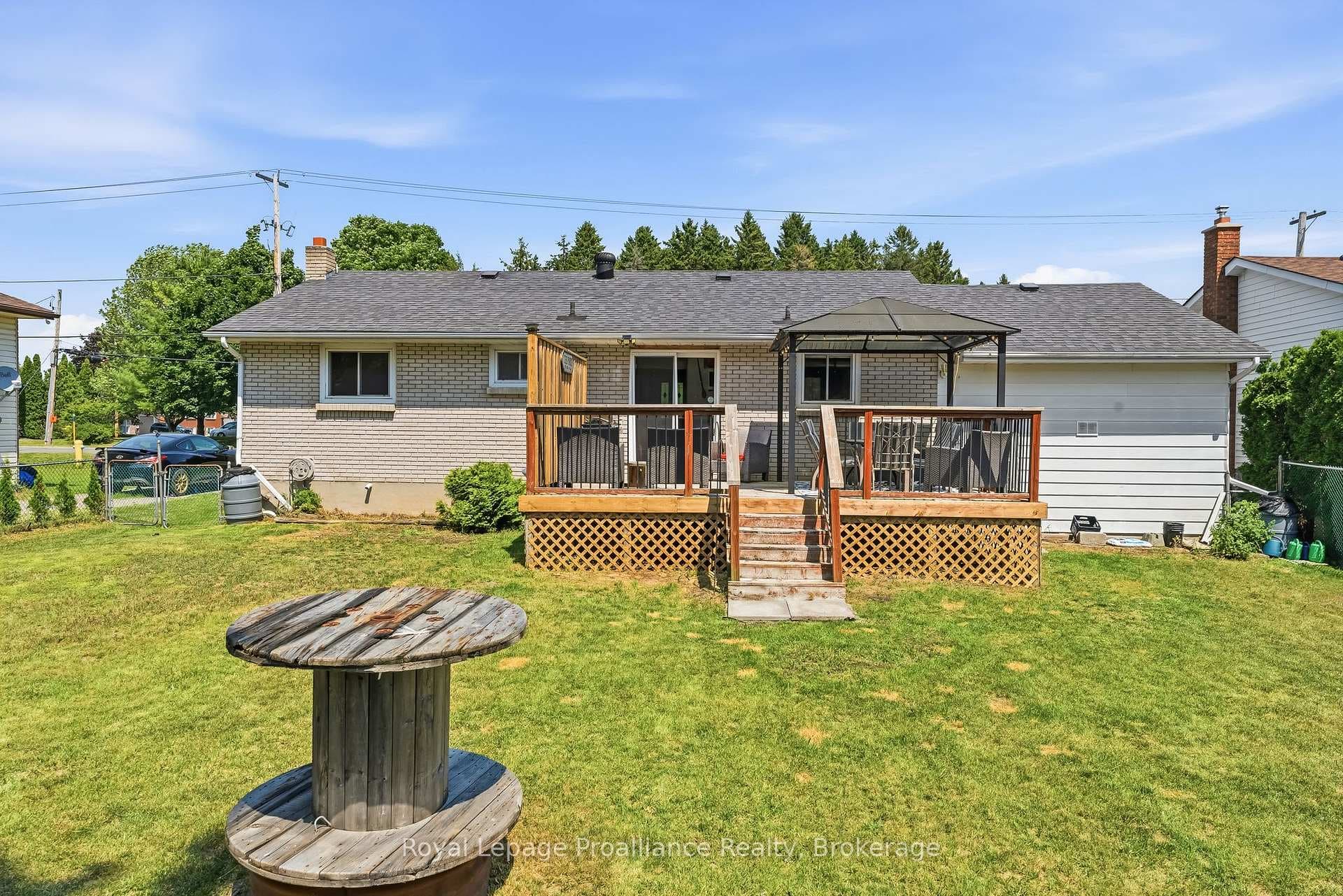 110 Ontario Street photo 31