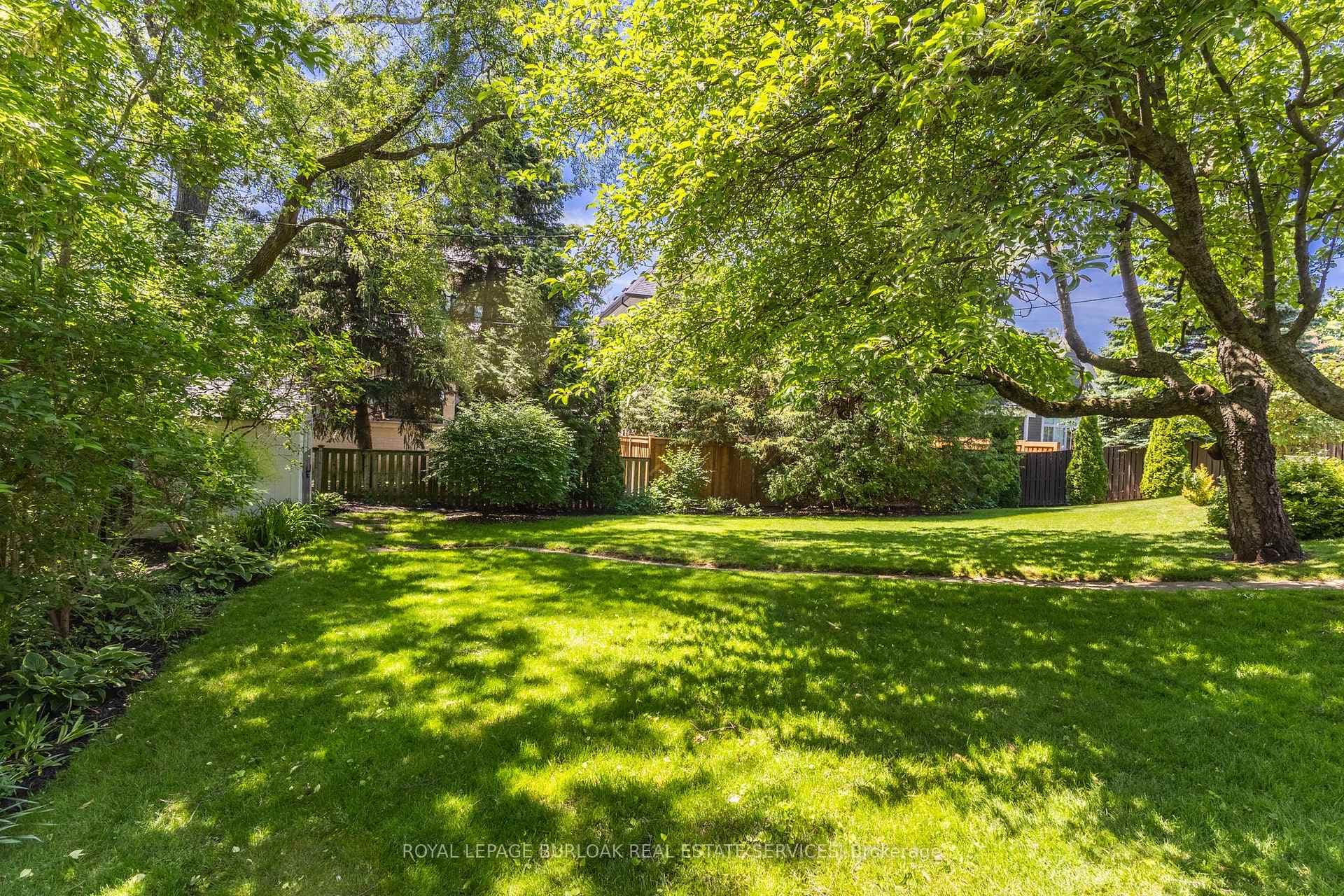 304 Oakwood Court photo 40
