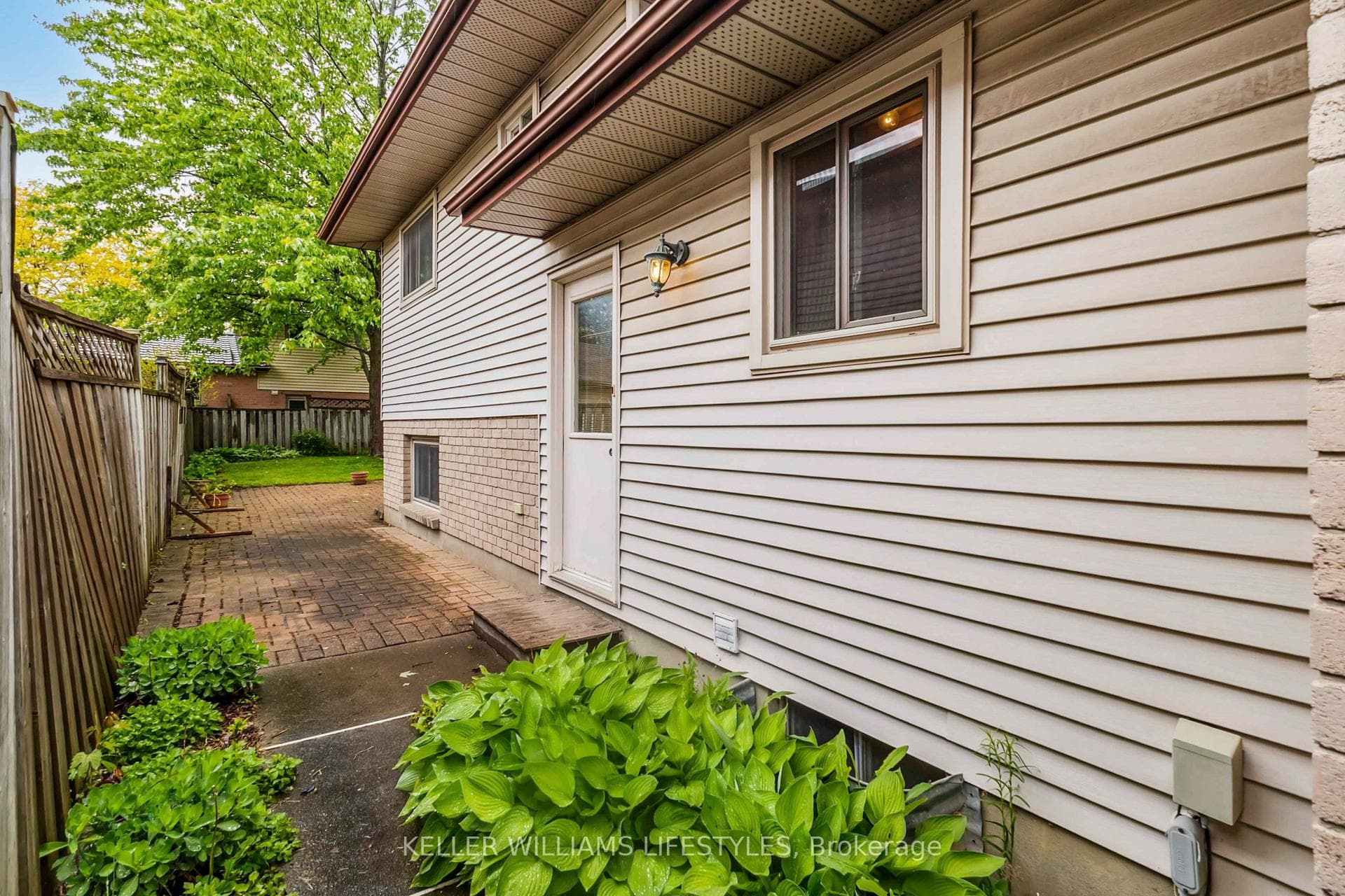 224 Banbury Crescent photo 32