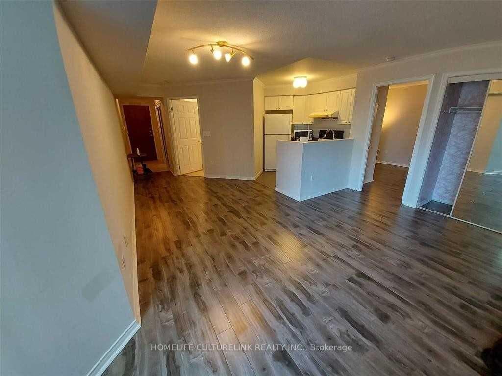 18 Pemberton Avenue Unit 400 photo 6