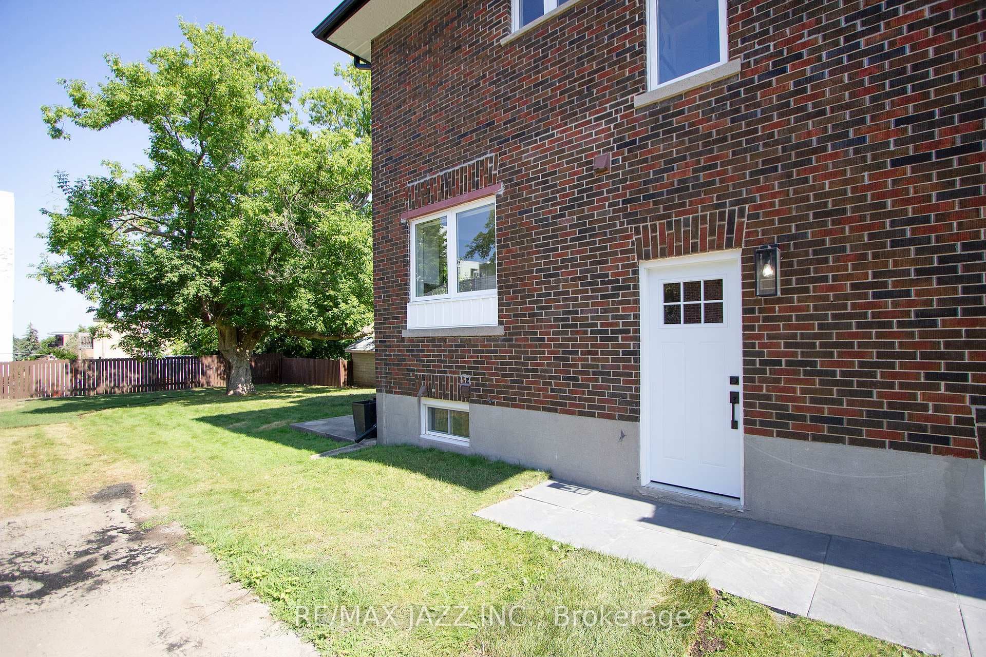 183 Gibbons Street photo 32