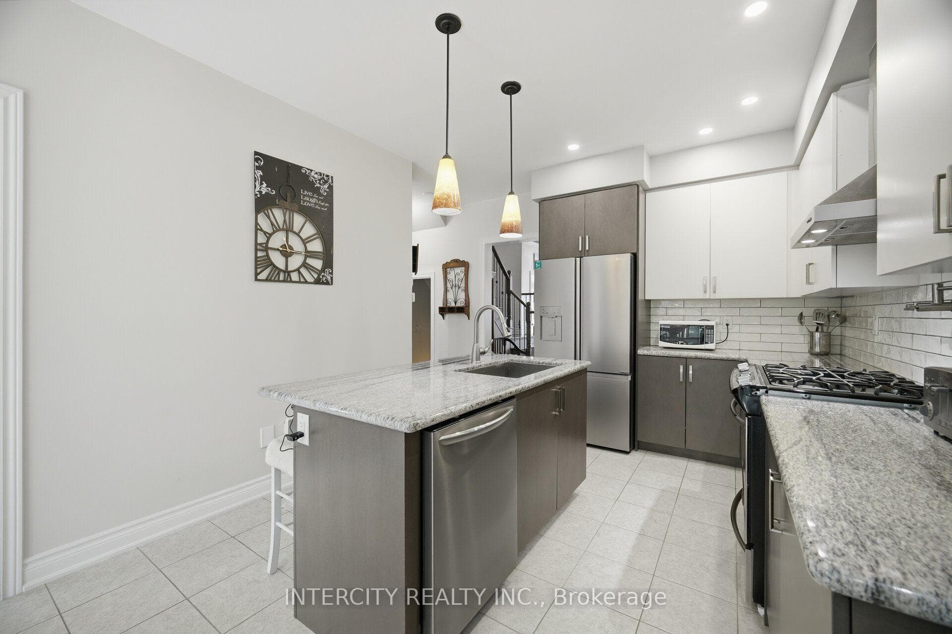 4 Petersen Place photo 14