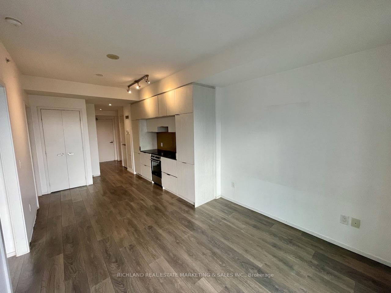 159 Dundas Street Unit 3204 photo 8