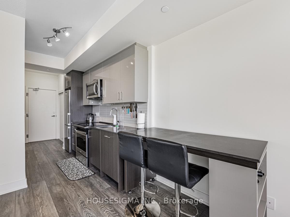 180 Fairview Mall Drive Unit 906 photo 9